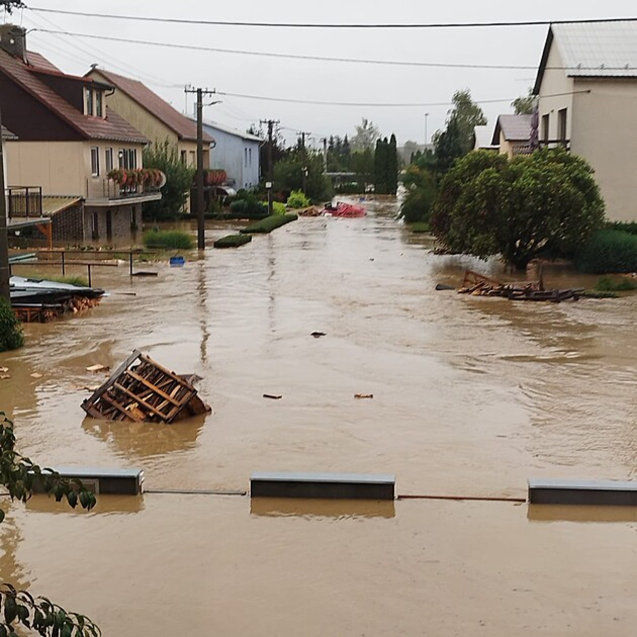 Pomohli jste mladé rodině, které vzala povodeň všechno