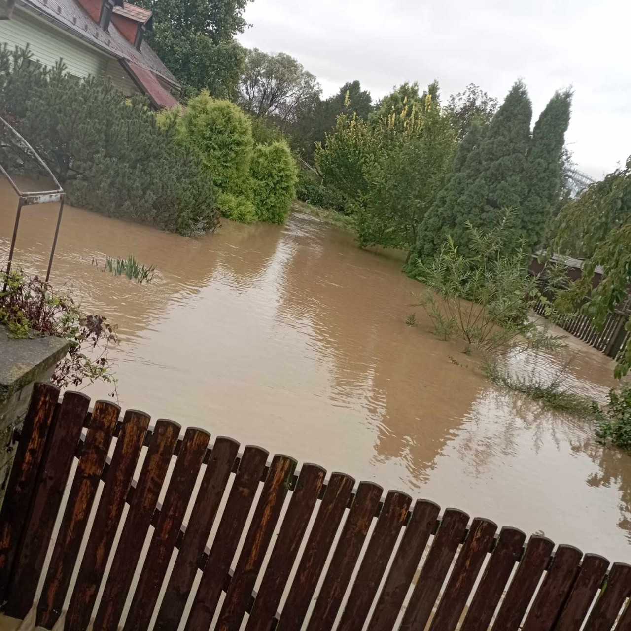 Mladá rodina přišla během povodní o vybavení domácnosti a své zázemí v Bohušově