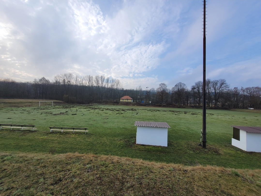 Zničené fotbalové hřiště