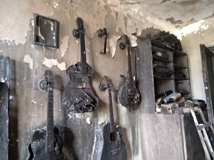 Petrovi shořel skoro celý byt, pomozme rodině s rekonstrukcí