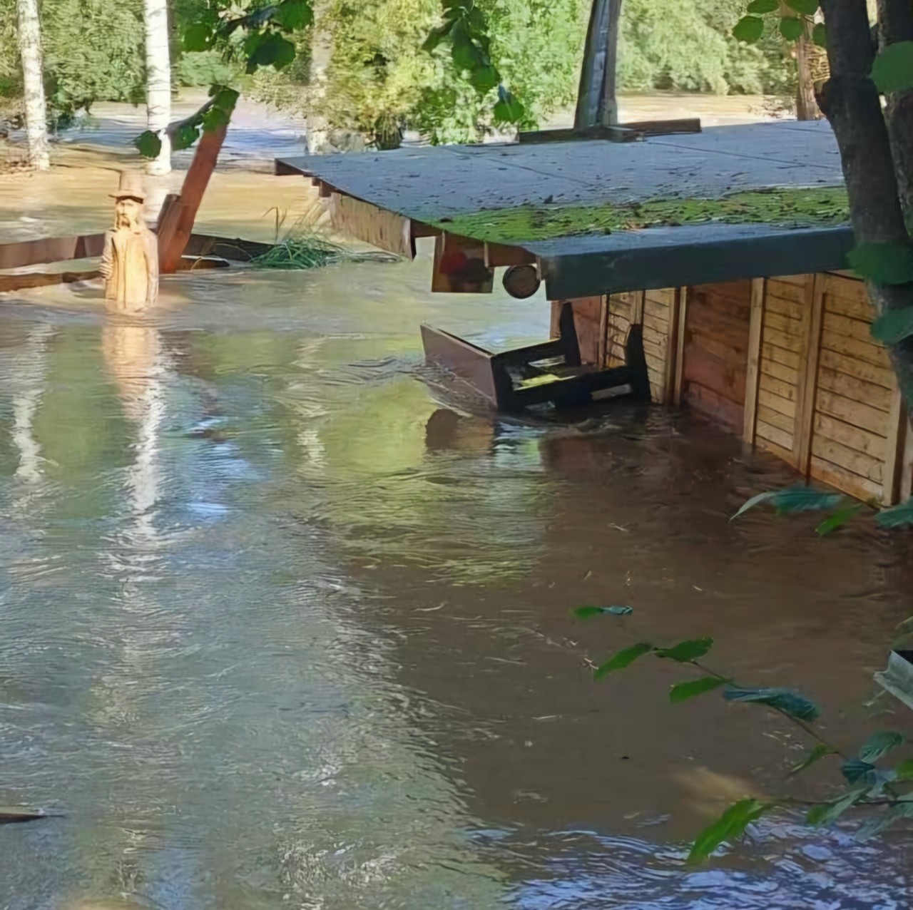 Zmrzlina u Vodníka - vše vzala voda.