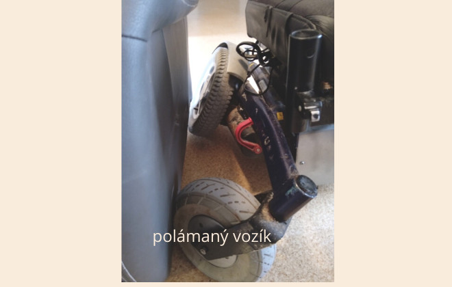 Pan Zoula je po amputaci končetin a rozbil se mu vozík