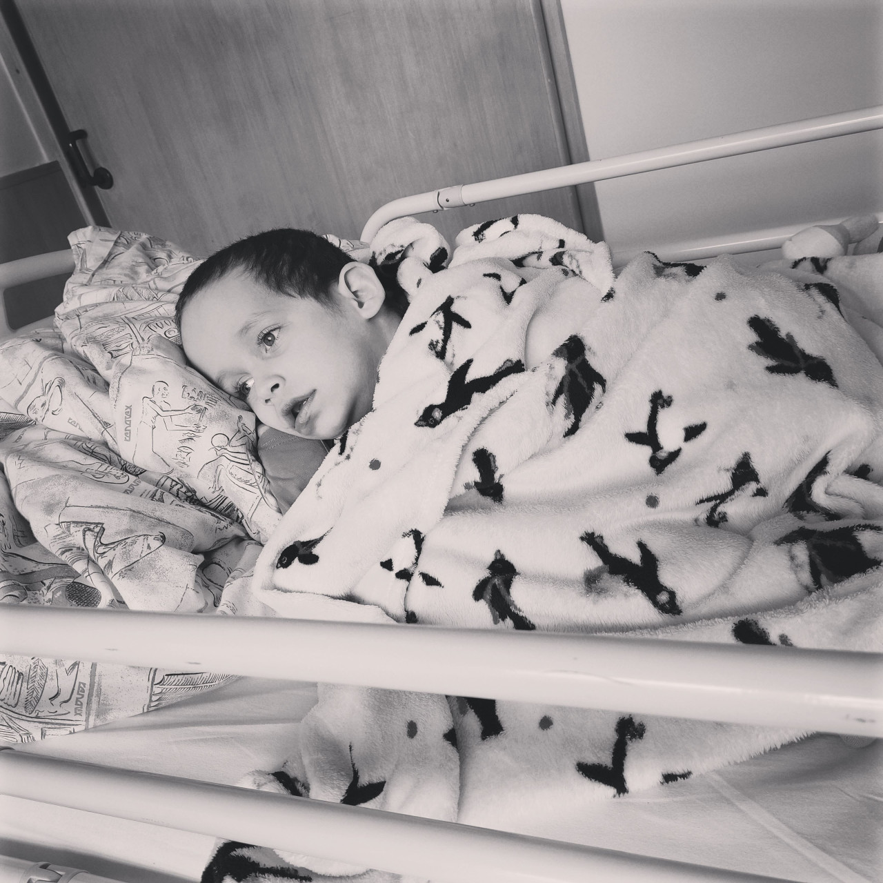 Dominik může znovu stát a chodit na vlastních nožičkách