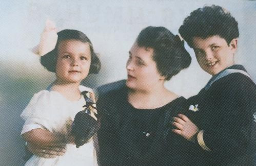 Složili jste se na instalaci kamenů zmizelých na památku obětem holocaustu na Janáčkově nábřeží