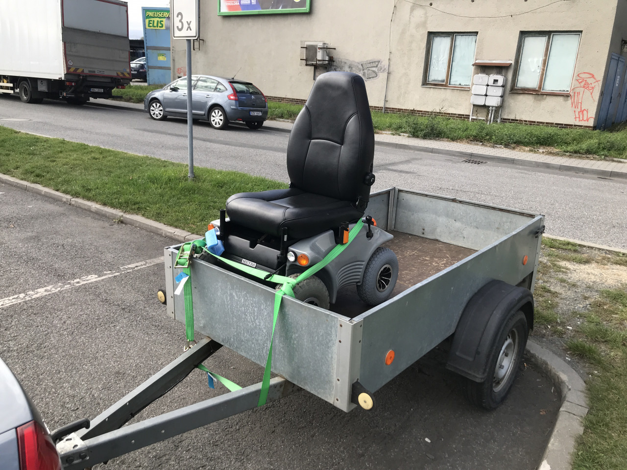 Přispěli jste Broně na elektrický vozík