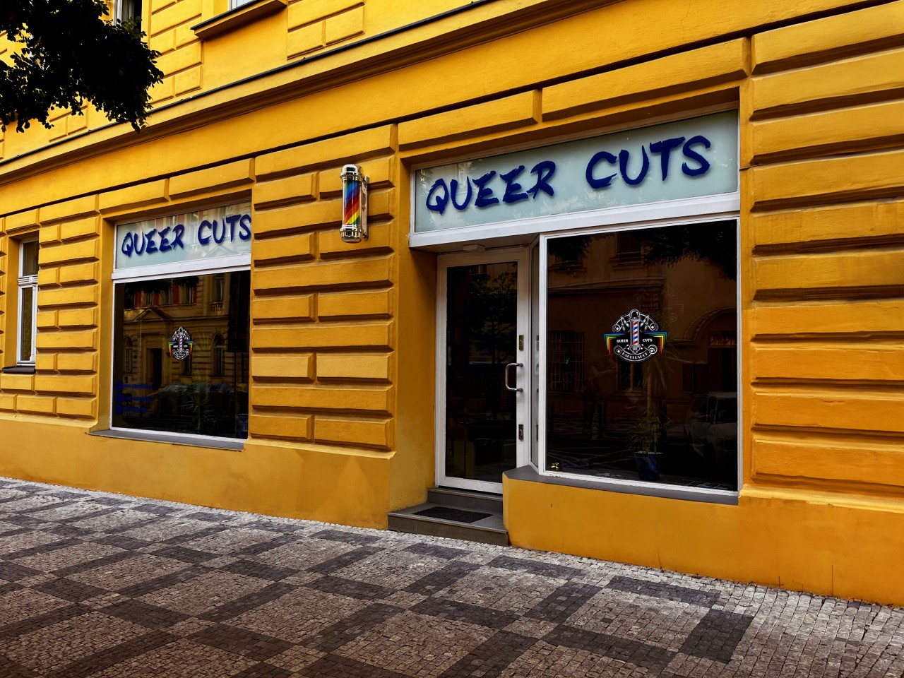 Podpořte Queer Cuts Barber