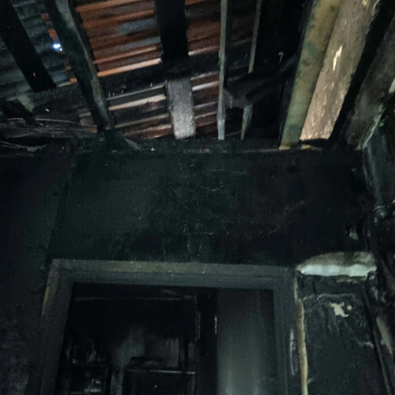 Pomohli jste matce s dcerou po požáru rodinného domu