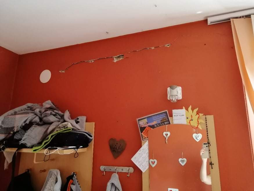 Pomohli jste Bílským po tornádu - dvě generace bez střechy nad hlavou