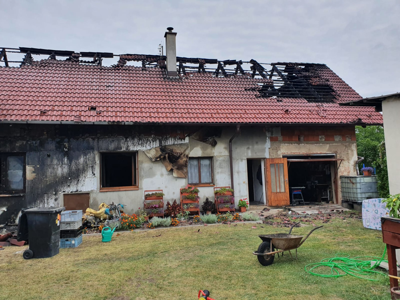Pomoc rodině po ničivém požáru RD v Sojovicích