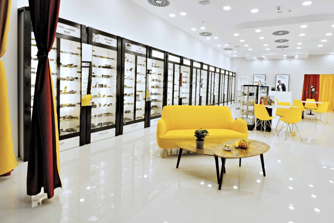 NETRADIČNÍ PRODEJNA A SHOWROOM BRÝLÍ