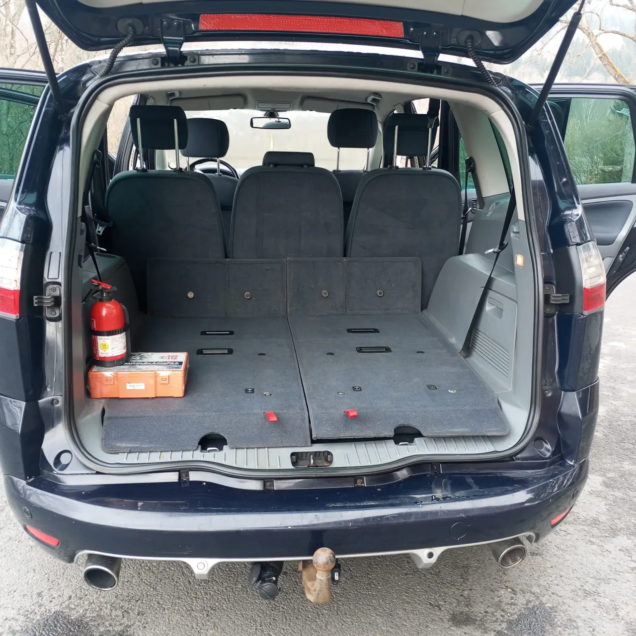 Auto, které spojuje pomoc a naději