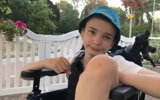 Pomozte Adámkovi na cestě k lepšímu životu