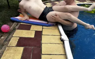 Hej rup z bazénu - pomozte Kubovi plavat i dál