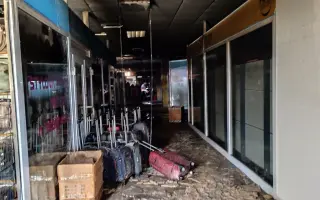 Toxický kouř zničil prodejnu Daroland. Pomozte Lucii začít znovu.