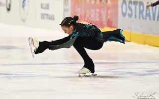 Pomozte Bellince dál tančit na ledě