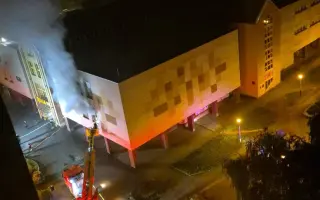 Toxický kouř zničil prodejnu Daroland. Pomozte Lucii začít znovu.