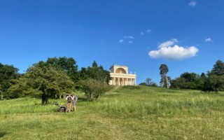 Obnova louky a pláže pod Apollonovým chrámem u Lednice na Moravě, anglický park