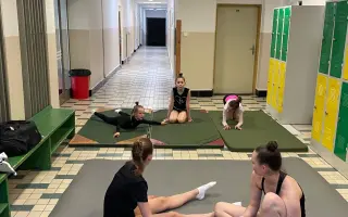 Pomozte gymnastkám zpátky na koberec