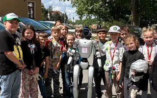 Společně vraťme humanoidního robota do škol.