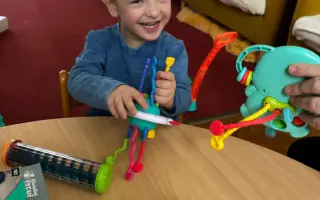 Maminka je po nehodě v nemocnici, buďme oporou pro Lucase a jeho bratra