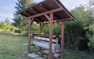 Tábořiště Strojatín:  nové venkovní umývárny a krbová kamna