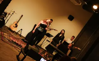 Podpořte hudební projekt - vystupování s živou kapelou v rámci studia zpěvu