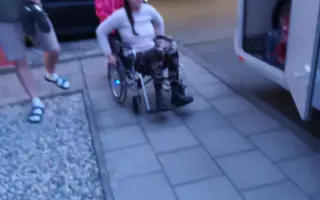 Pomoc pro nepohyblivou mámu Radku s nesnesitelnými bolestmi