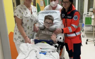 Mari: Kluk, co obehrál smrt, hledá cestu k „NORMÁLNU“