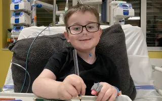 Mari: Kluk, co obehrál smrt, hledá cestu k „NORMÁLNU“