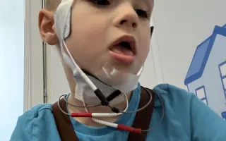 Pomoc Jonáškovi, aby mohl běhat a mluvit