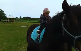 Pomozte Lilince začít chodit