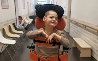 Pomozme s opravou schodišťové plošiny pro malého bojovníka Tobiáše