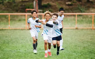 Prague Raptors FC | Společně pořídíme nový traktor pro naše hřiště 🦖⚽