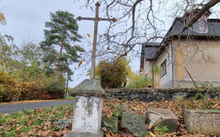 Sbírka na záchranu dvou kamenných křížků ve Skoroticích v Ústí nad Labem