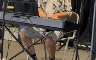 Pomozte nastartovat kariéru Martinovi Korymu!