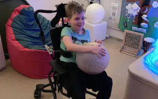 Dejme Tomíkovi po encefalitidě šanci znovu chodit