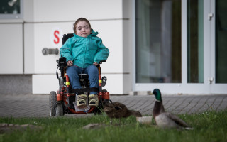Jarušku upoutala nemoc na vozík, pomozte jí usnadnit návrat do života