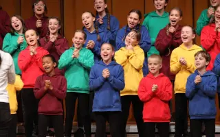 Dárek k 10. narozeninám sboru: Dostaňme Bystroušek na festival do Belgie