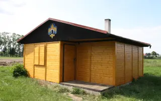 Stavba nové skautské klubovny místo původní, kterou zapálil neznámý pachatel