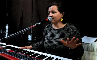 Podpořte svou kulturu, autentickou tvorbu kapely EVAMORE, podpořte CD JEDNODUŠE