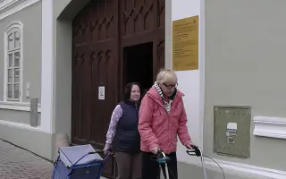 Zachraňte ohroženou pomoc lidem po úrazech