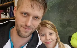 Pomoc pro tátu samoživitele a 13letou dceru