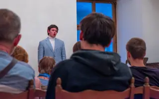 Podpořte uskutečnění benefičního maturitního projektu Umělci v srdci