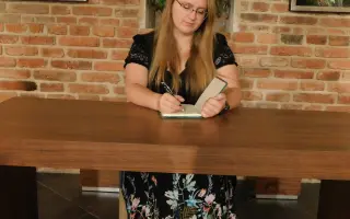 Od maturitní práce ke skutečné knize: Pomozte mi vydat moji první knihu ♥️