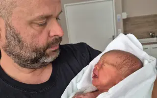 Pomozte Kubovi s péčí o maličkého Matějíčka, kterému umřela po porodu maminka