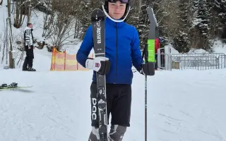 Pomozte mi jako samoživitelce podpořit syna na cestě za lyžařskými sny!