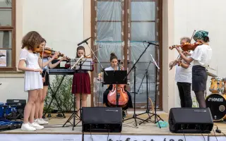 Buďte s námi TU! Podpořte festival současného umění ve Šternberku