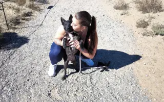 Ari přežila poušť. Teď ji ničí bolest...