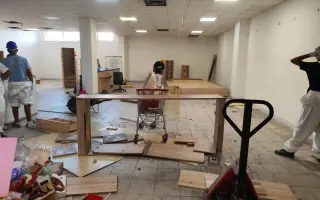 Toxický kouř zničil prodejnu Daroland. Pomozte Lucii začít znovu.