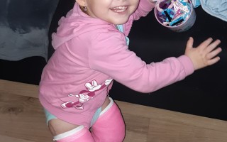 Pomozte Lilince začít chodit